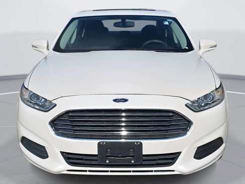 Used 2013 Ford Fusion SE image 2