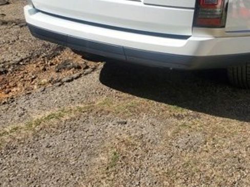 Used 2015 Land Rover Range Rover HSE image 2