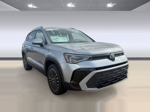 New 2026 Volkswagen Taos SE FWD image 6