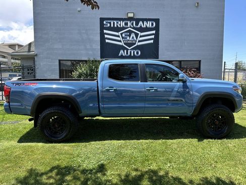 Used 2019 Toyota Tacoma TRD Off-Road w/ Technology Package AWD/4WD image 5