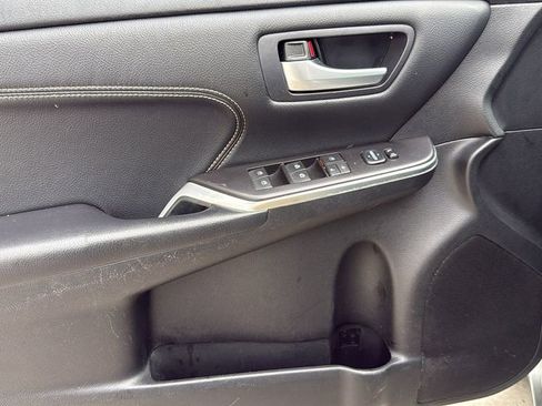 Used 2017 Toyota Camry XLE w/ Moonroof Package image 10