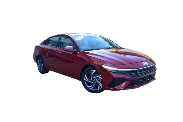 Used 2025 Hyundai Elantra Limited FWD image 2