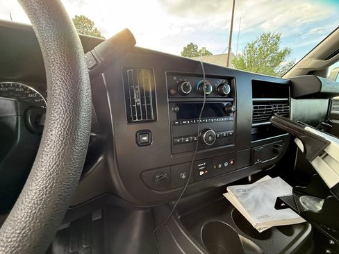 Used 2021 Chevrolet Express 2500 RWD image 28