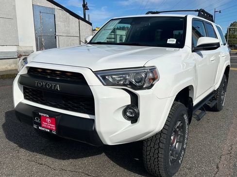 Certified 2022 Toyota 4Runner SR5 AWD/4WD image 1