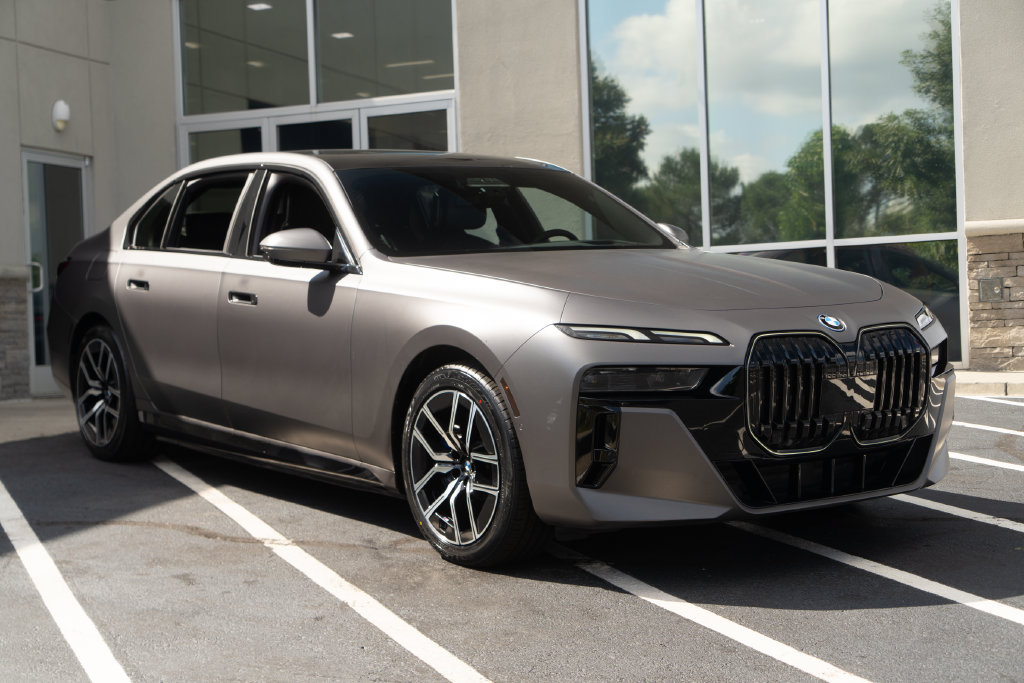 Used 2024 BMW i7 xDrive60 AWD/4WD image 7