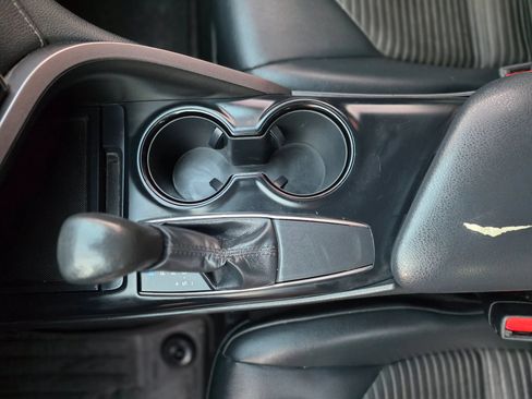 Used 2019 Toyota Camry SE FWD image 17