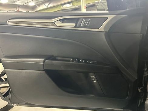 Used 2019 Ford Fusion SEL image 10