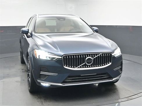 Used 2023 Volvo XC60 B5 Ultimate w/ Protection Package Premier image 2