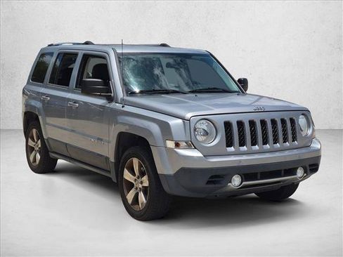 Used 2017 Jeep Patriot High Altitude FWD image 3