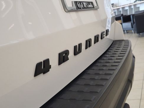 Used 2025 Toyota 4Runner SR5 AWD/4WD image 10