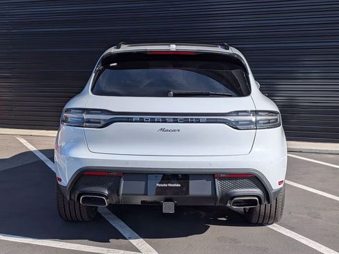 Certified 2025 Porsche Macan AWD/4WD image 10