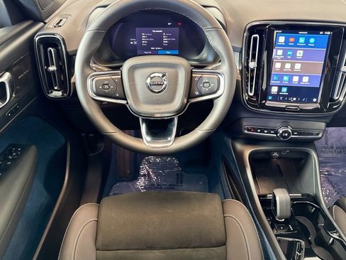 Used 2023 Volvo XC40 Recharge Ultimate image 21