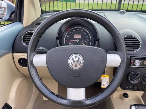 Used 2010 Volkswagen Beetle Convertible image 31