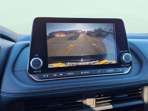 Used 2024 Nissan Rogue S image 18