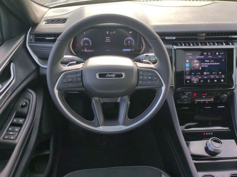 New 2025 Jeep Grand Cherokee L Altitude image 24