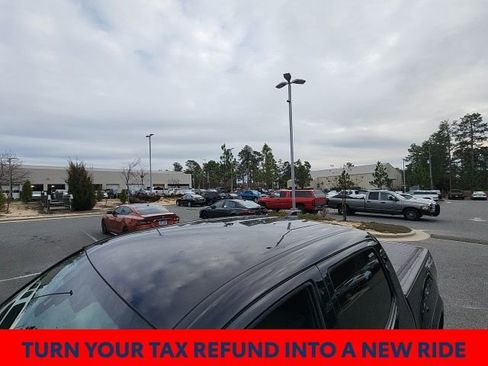 Used 2022 Toyota Tacoma TRD Off-Road image 16