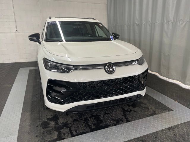 Certified 2026 Volkswagen Tiguan SE R-Line FWD image 2