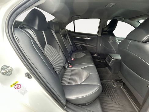 Used 2019 Toyota Camry SE image 12