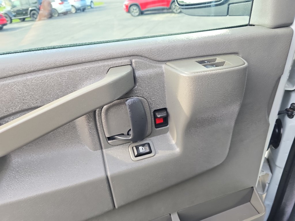 Used 2017 Chevrolet Express 2500 RWD image 20