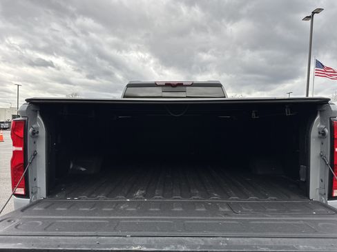 Used 2024 Chevrolet Silverado 2500 ZR2 w/ Technology Package image 34