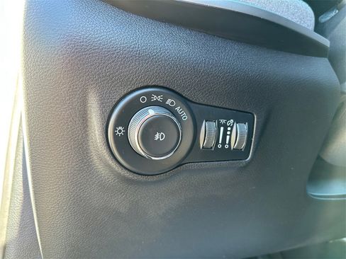 Used 2024 Jeep Compass Latitude image 31