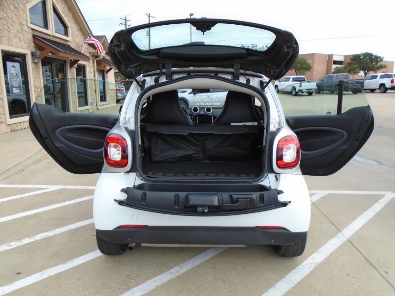 Used 2017 smart fortwo pure RWD image 20