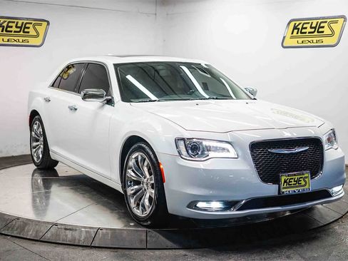 Used 2019 Chrysler 300 Limited image 5