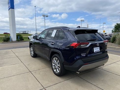 Used 2025 Toyota RAV4 Limited w/ Weather Package AWD/4WD image 7