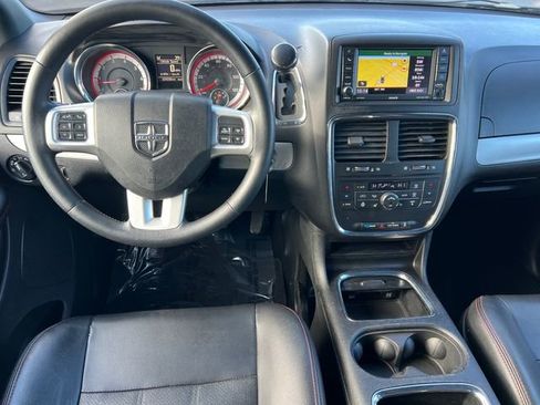 Used 2019 Dodge Grand Caravan GT image 3