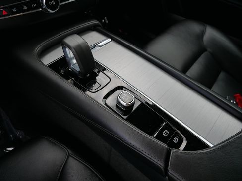 Certified 2023 Volvo XC90 B5 Core w/ Climate Package AWD/4WD image 21