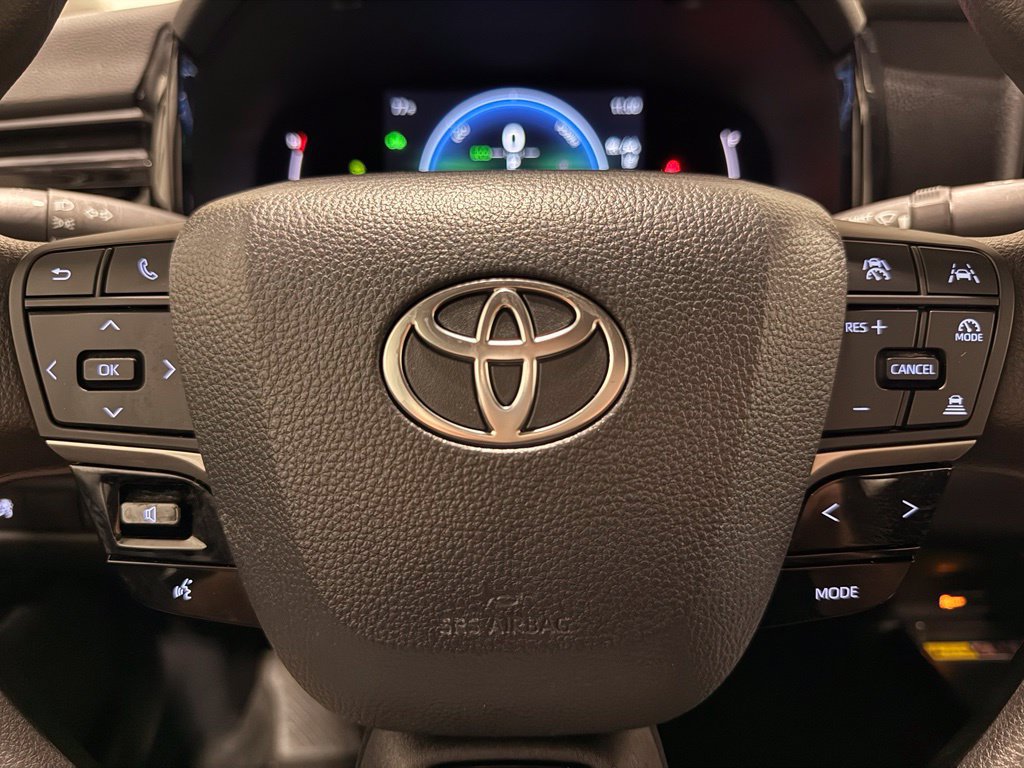 Used 2025 Toyota Camry LE FWD image 18