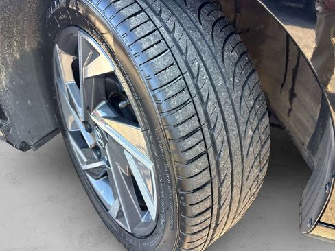 Used 2024 Hyundai Elantra Limited image 8