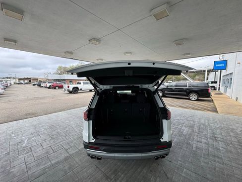 Used 2025 GMC Acadia Elevation image 9