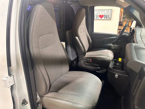 Used 2013 GMC Savana 1500 AWD image 31