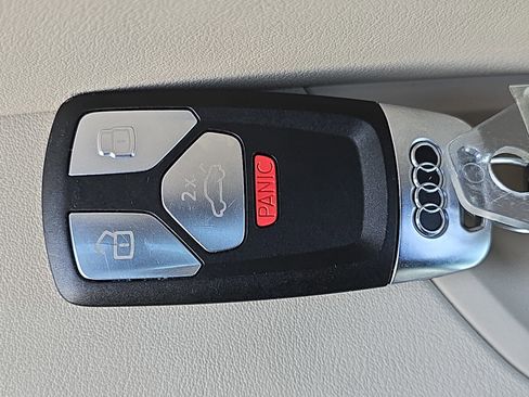 Used 2024 Audi Q5 2.0T Prestige w/ Prestige Package image 36