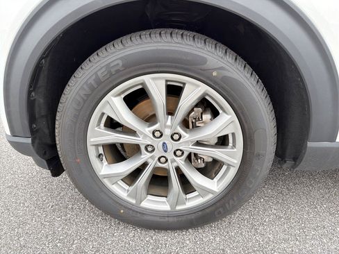 Used 2023 Ford Explorer XLT w/ Equipment Group 202A RWD image 10