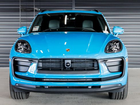 Certified 2022 Porsche Macan image 8