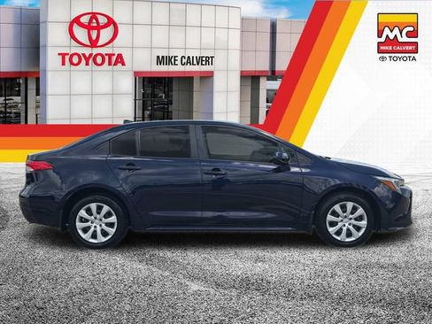 Used 2025 Toyota Corolla LE FWD image 6