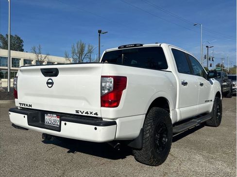 Used 2019 Nissan Titan SV w/ SV Convenience Package image 7