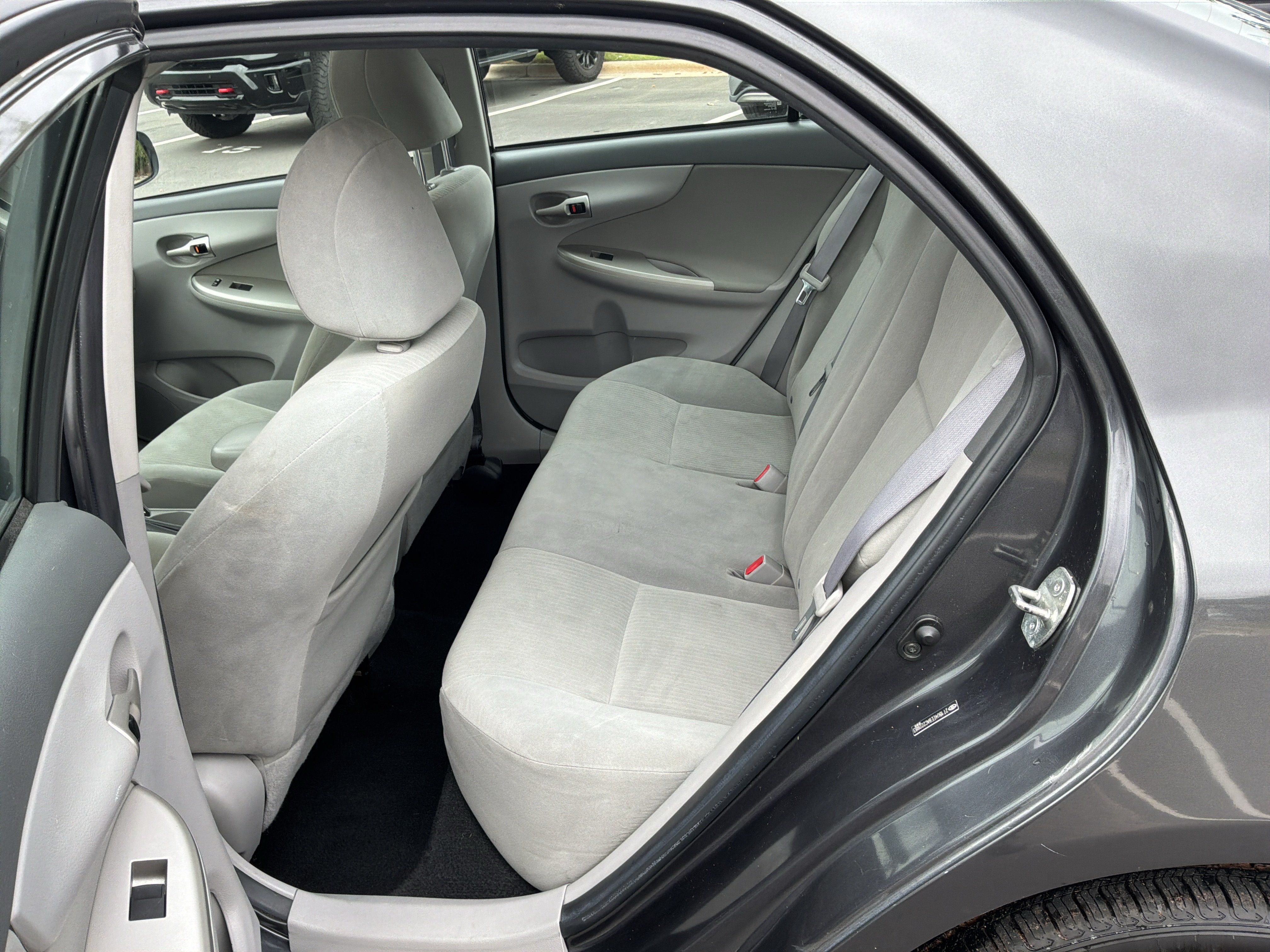 Used 2010 Toyota Corolla LE w/ All Weather Guard Pkg FWD image 30