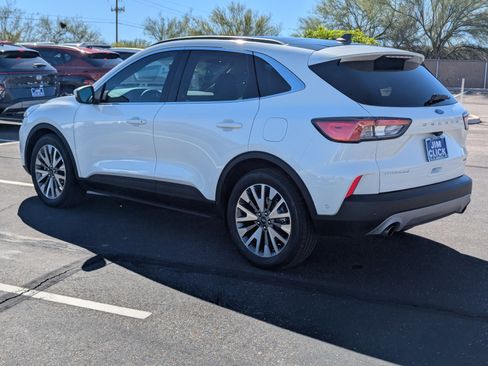 Used 2020 Ford Escape Titanium w/ Titanium Premium Package 2.0 image 4