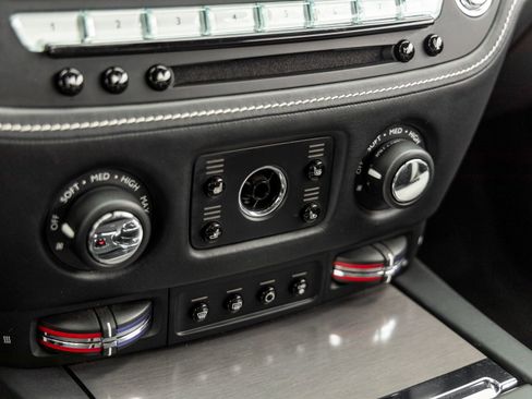 Used 2018 Rolls-Royce Wraith RWD image 39