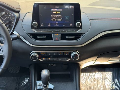 Used 2022 Nissan Altima 2.5 SR w/ Midnight Edition Package FWD image 22