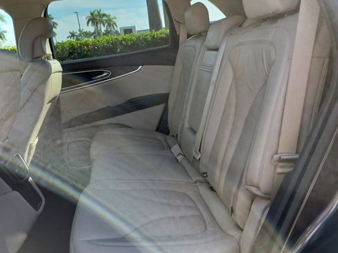 Used 2019 Lincoln Nautilus Select image 15