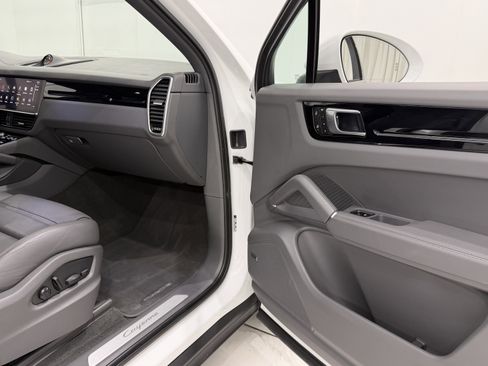Certified 2023 Porsche Cayenne AWD/4WD image 23