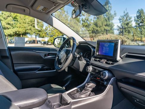 Certified 2025 Toyota RAV4 XLE FWD image 22
