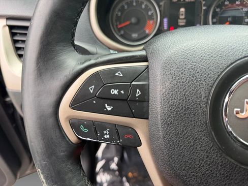 Used 2015 Jeep Cherokee Latitude w/ Comfort/Convenience Group FWD image 23