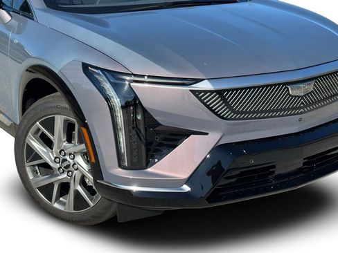 New 2026 Cadillac Optiq Luxury 2 image 6