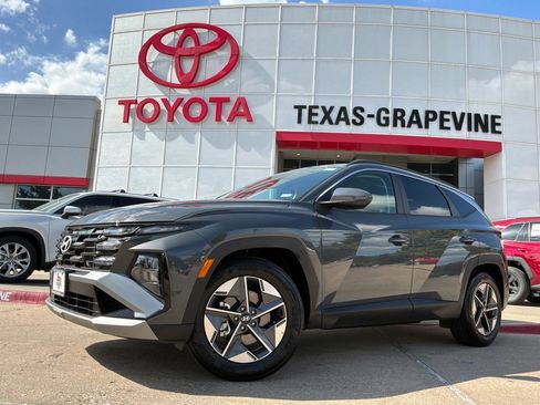 Used 2026 Hyundai Tucson SEL FWD image 2