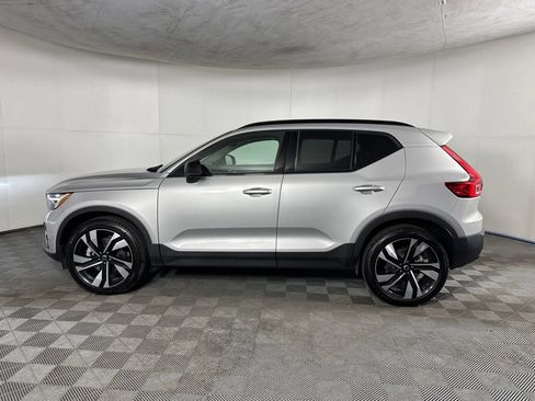 Used 2025 Volvo XC40 B5 Plus AWD/4WD image 8